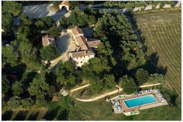 هتل Agriturismo Casale Delle Lucrezie