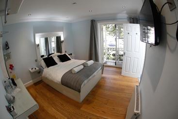 ペンション Churchill Guest House