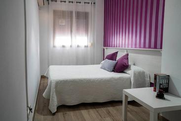 پانسیون Hostal Plaza De Italia