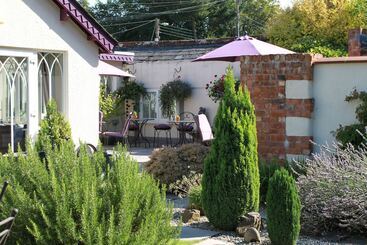 بنسيون The Salty Monk Bed & Breakfast