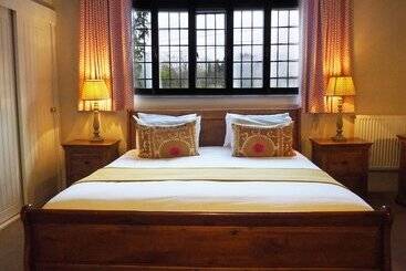 فندق صغير Bear And Ragged Staff