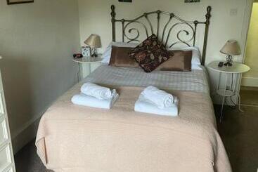 Общежитие The Bridge Inn