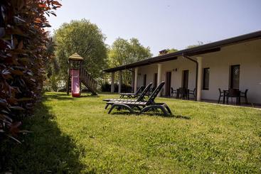 هتل Agriturismo Lupo Bianco