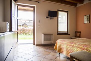 هتل Agriturismo Lupo Bianco