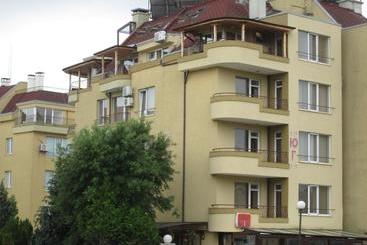 פנסיון Guest House Yug