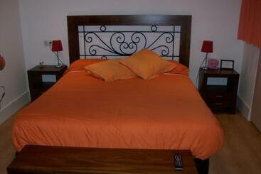 پانسیون Hostal Rural Arrobi Borda