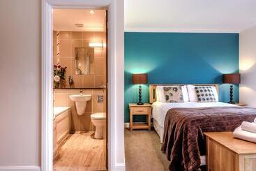 פנסיון Lakeview Holiday Cottages