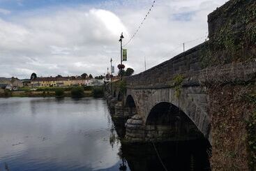 פנסיון The River S Edge Guest House