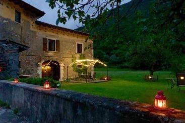 هتل Agriturismo Cervano