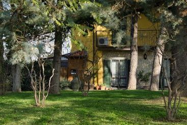 בית מלון כפרי Podere San Giuliano
