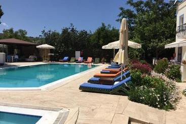 Paradise Garden Apartments