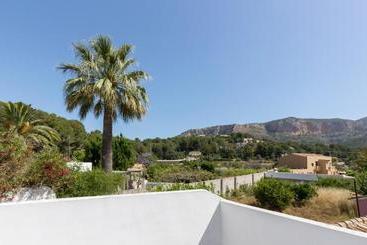 Пансион Hostal Tres Molins