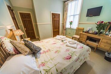 پانسیون Monsal Head