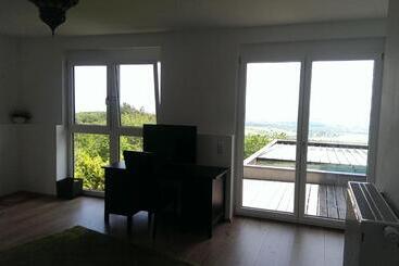 膳宿费 Zum Rebhang Bed & Breakfast