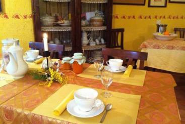 هتل Agriturismo La Rocca Di Perti