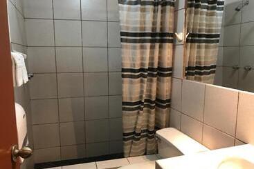 پانسیون Hostal Bond