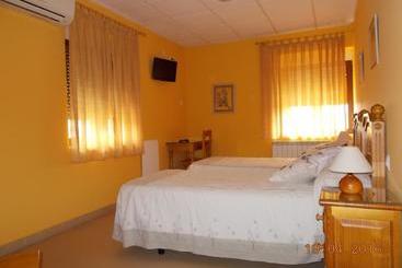 پانسیون Hostal Mirador De Avila