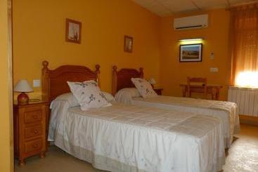پانسیون Hostal Mirador De Avila