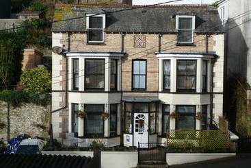 פנסיון Meneglaze