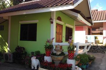 Pensão Tassana House