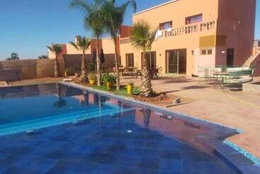 تختخواب و صبحانه Chez Jm Saida