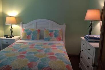 بنسيون Courtney's Place Historic Cottages & Inns