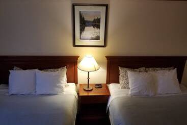 فندق صغير Moosomin Country Squire Inn