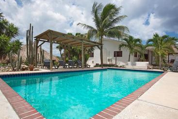 Bantopa Apartments