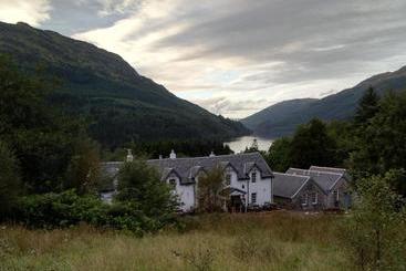 צימר Whistlefield Inn