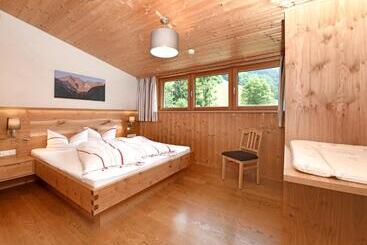 Отель Kinderbauernhof