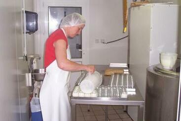 בית מלון כפרי Le Calmadou