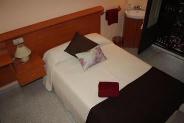 بنسيون Pensión Colmenero