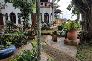 Пансион Mut Mee Garden Guest House