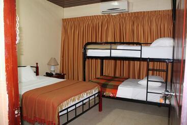 Общежитие Hostal Cocos Inn