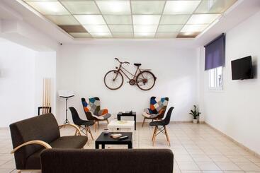 מלון דירות Elychryson