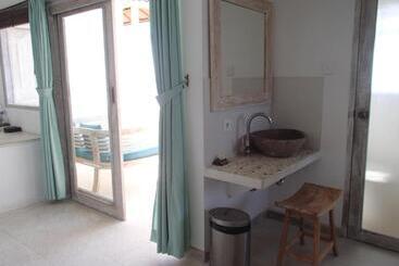 פנסיון Aquaterrace Amed