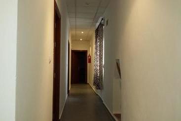 پانسیون Hostal Cuesta De Belén