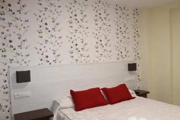 پانسیون Hostal San Roque