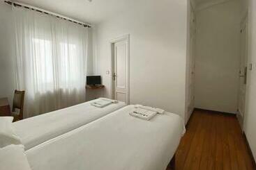 پانسیون Pensión Residencia J. Lago