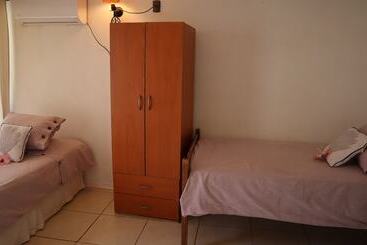 פנסיון Hostal Sunset