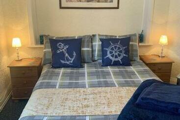 بنسيون Knighton Lodge