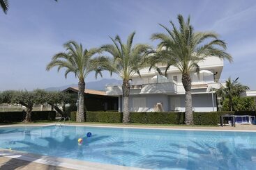 מלון דירות Villa Galati Resort