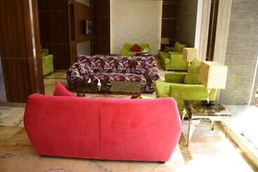 公寓式酒店  Laguna Hotel Suites