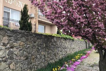 پانسیون Adonis