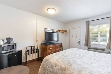 호스텔 Vineyard Valley Inn