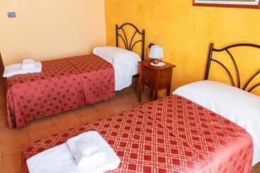 Отель Agriturismo Ai Due Volti