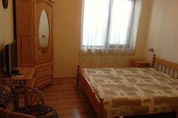 بنسيون Guest Rooms Toni & Miro