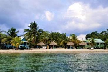 הוסטל Village Inn