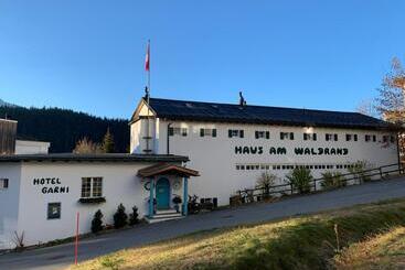 アパートホテル Haus Am Waldrand