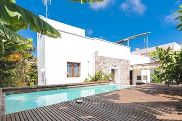 Villa Canaria Piscina Jacuzzi Jardín - Santa Maria de Guia